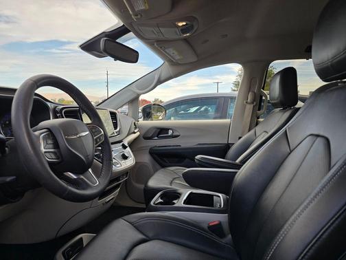 2024 Chrysler Pacifica Touring-L