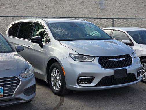 2024 Chrysler Pacifica Touring-L