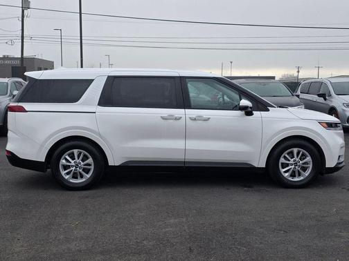 2022 Kia Carnival LXS