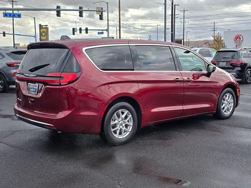 2023 Chrysler Pacifica Touring-L