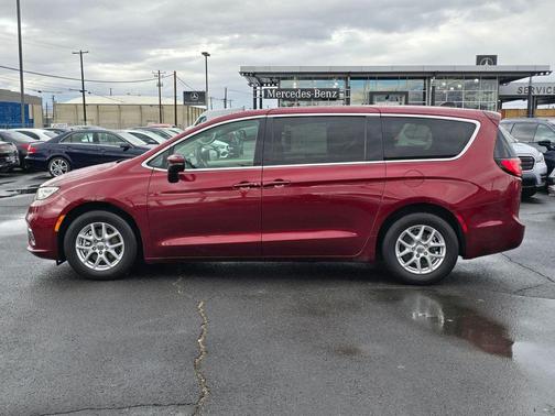 2023 Chrysler Pacifica Touring-L