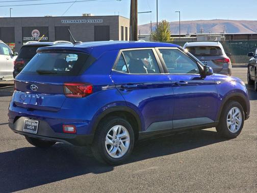 2023 Hyundai VENUE SE