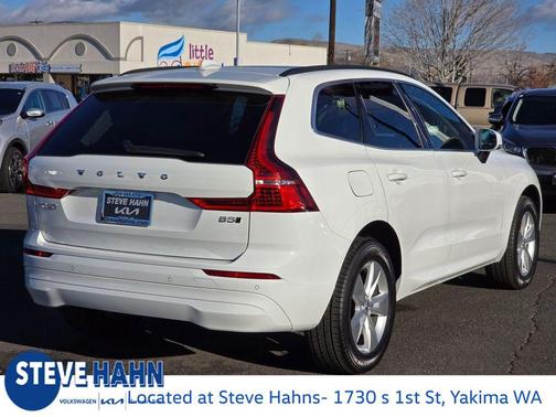 2022 Volvo XC60 B5 Momentum