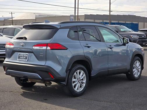 2024 Toyota Corolla Cross LE