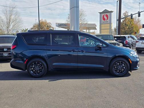 2022 Chrysler Pacifica Touring