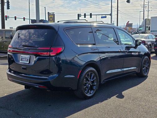 2022 Chrysler Pacifica Touring
