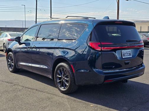 2022 Chrysler Pacifica Touring