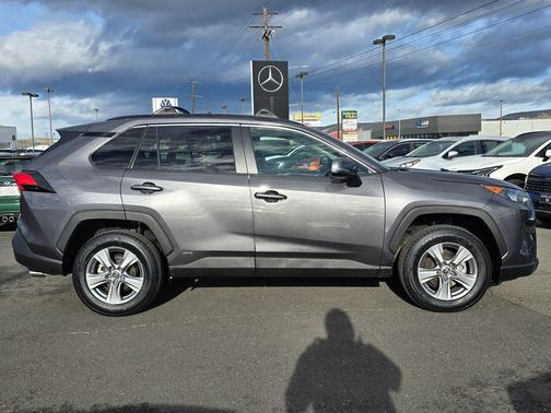 2022 Toyota RAV4 Hybrid LE