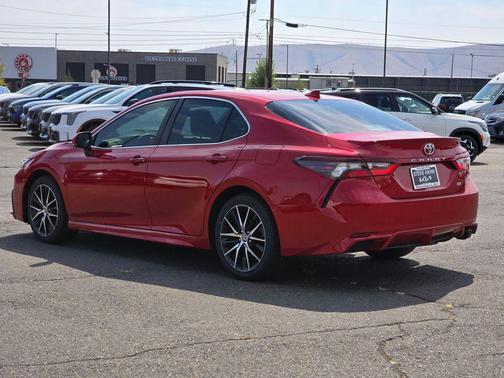 2024 Toyota Camry SE