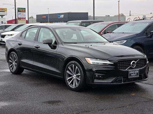 2022 Volvo S60 B5 Momentum