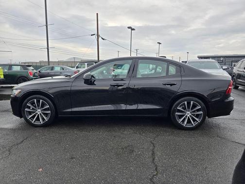 2022 Volvo S60 B5 Momentum