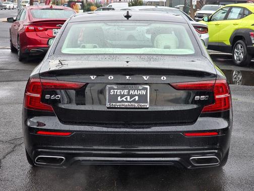2022 Volvo S60 B5 Momentum