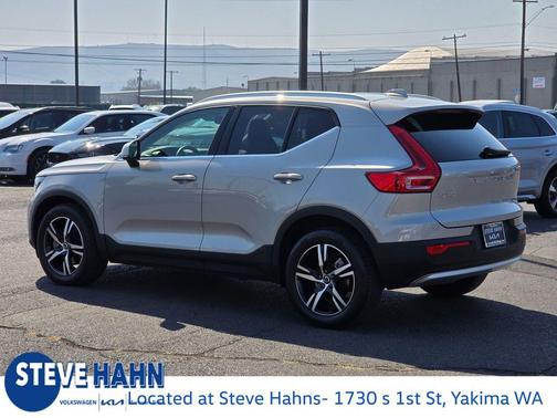2023 Volvo XC40 B5 Plus Bright Theme
