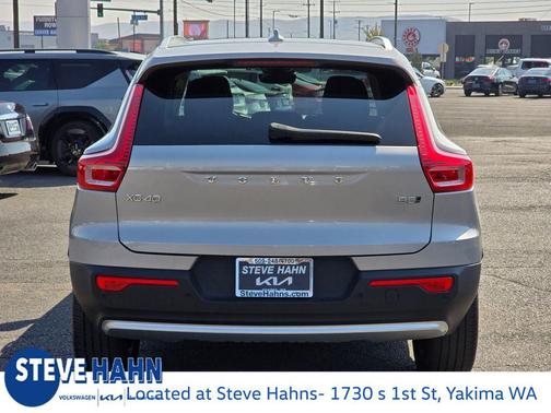 2023 Volvo XC40 B5 Plus Bright Theme