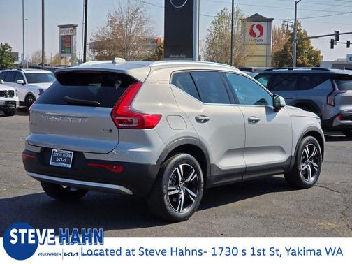 2023 Volvo XC40 B5 Plus Bright Theme