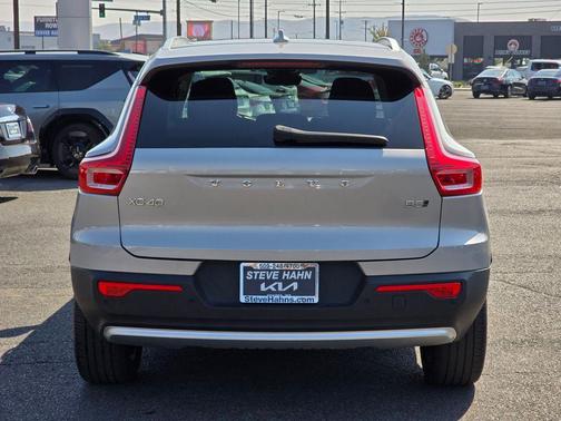 2023 Volvo XC40 B5 Plus Bright Theme