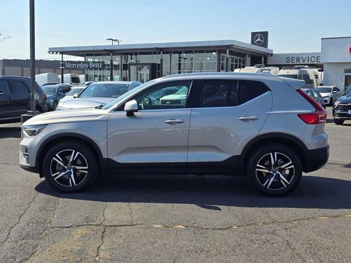 2023 Volvo XC40 B5 Plus Bright Theme