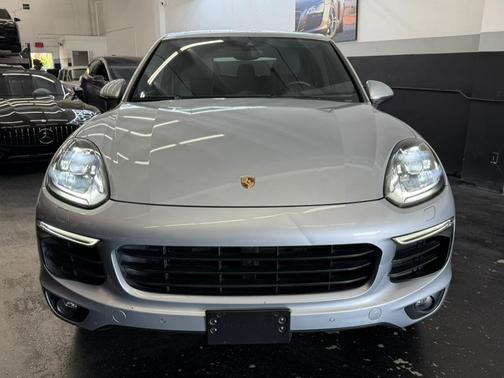 2018 Porsche Cayenne Platinum Edition