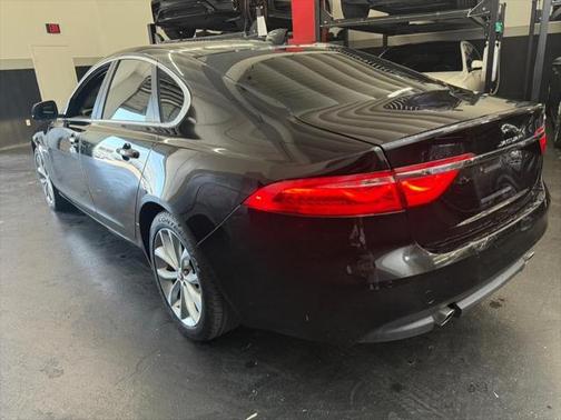 2020 Jaguar XF 25t Premium RWD Automatic