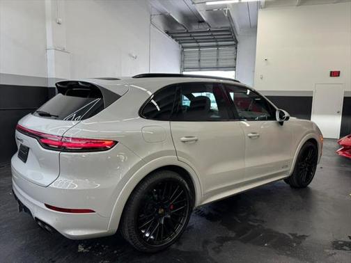 2021 Porsche Cayenne GTS