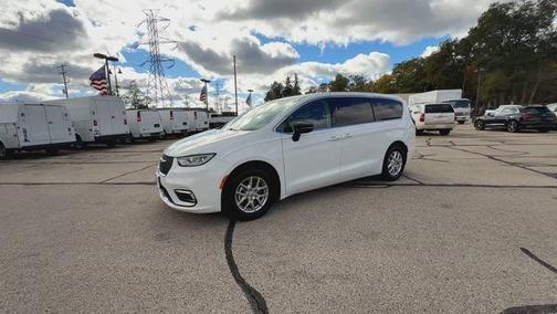 2024 Chrysler Pacifica Touring-L