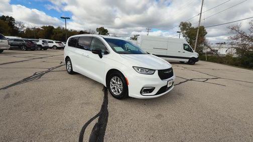 2024 Chrysler Pacifica Touring-L