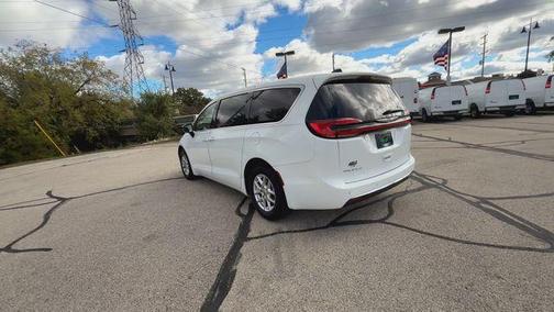 2024 Chrysler Pacifica Touring-L