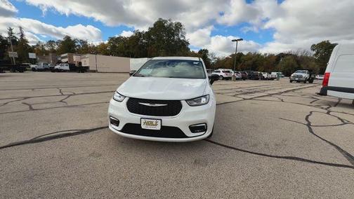 2024 Chrysler Pacifica Touring-L