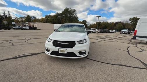 2024 Chrysler Pacifica Touring-L
