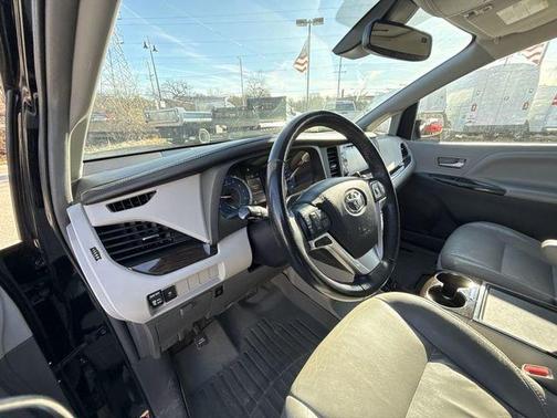 2018 Toyota Sienna XLE