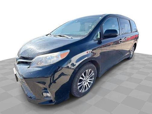 2018 Toyota Sienna XLE