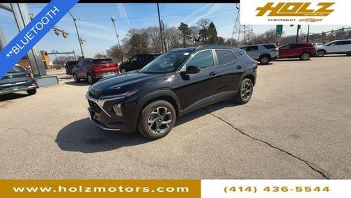 Mosaic Black Metallic 2024 Chevrolet Trax LT