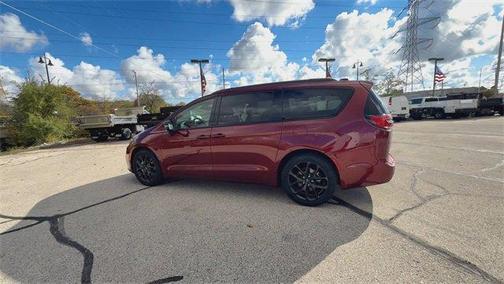2023 Chrysler Pacifica Touring-L