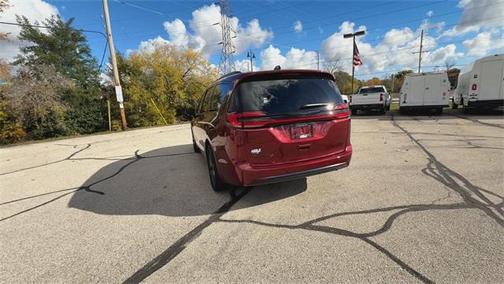 2023 Chrysler Pacifica Touring-L