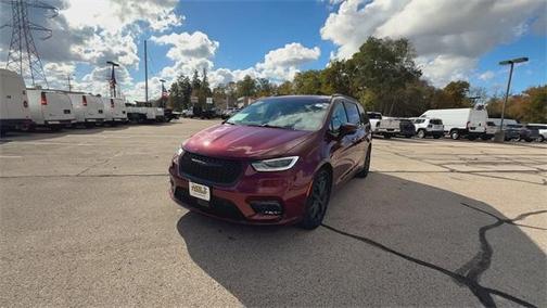 2023 Chrysler Pacifica Touring-L