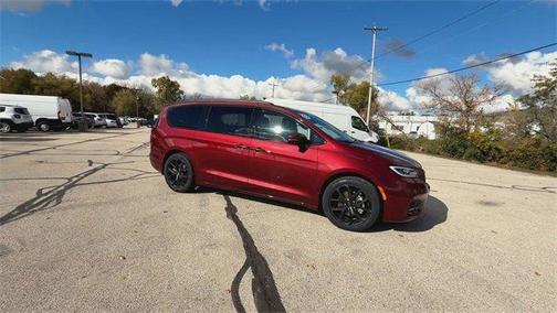 2023 Chrysler Pacifica Touring-L