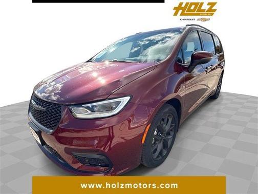 2023 Chrysler Pacifica Touring-L