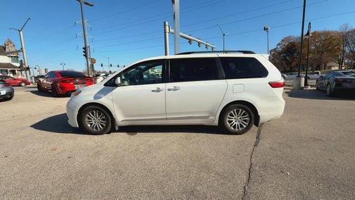 2016 Toyota Sienna XLE