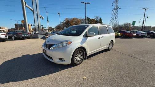 2016 Toyota Sienna XLE
