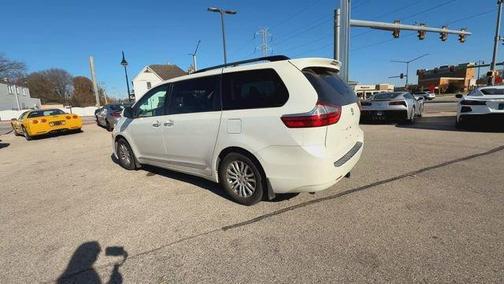 2016 Toyota Sienna XLE