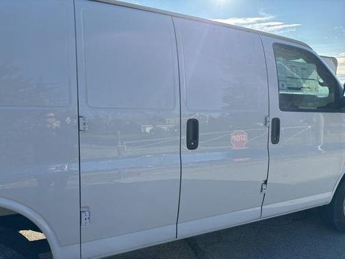 2025 Chevrolet Express 3500 Work Van