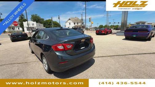 Graphite Metallic 2017 Chevrolet Cruze LT