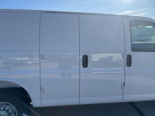 2025 Chevrolet Express 3500 Work Van