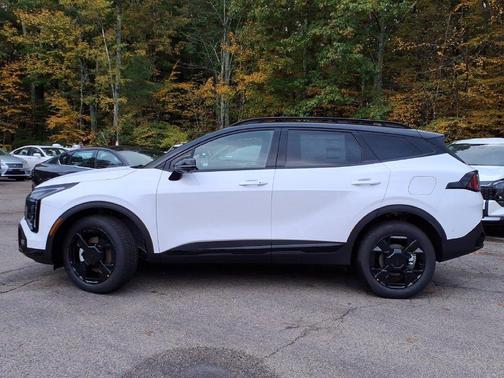 Glacial White Pearl 2027 Kia Sportage X-Line