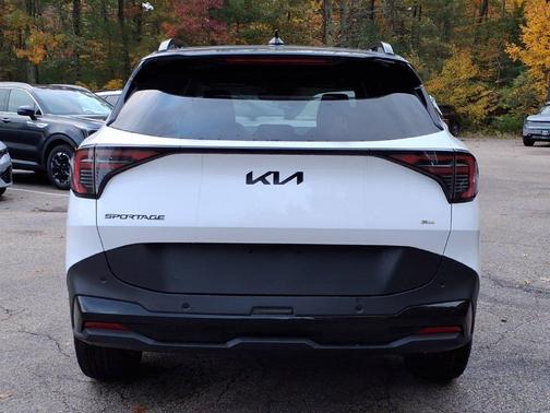Glacial White Pearl 2027 Kia Sportage X-Line