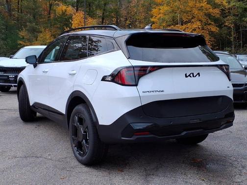 Glacial White Pearl 2027 Kia Sportage X-Line