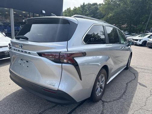 2023 Toyota Sienna XLE