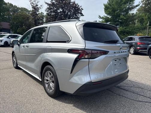 2023 Toyota Sienna XLE