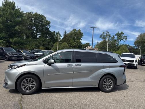 2023 Toyota Sienna XLE