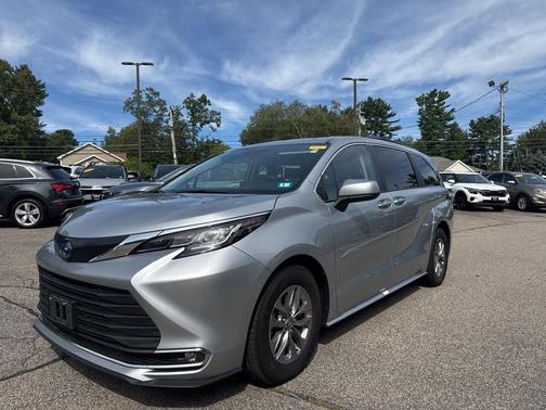 2023 Toyota Sienna XLE